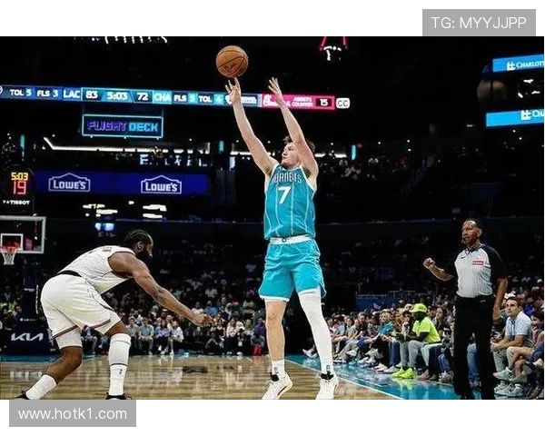 克莱挡拆创造错位拉开空位三分效率显著提升