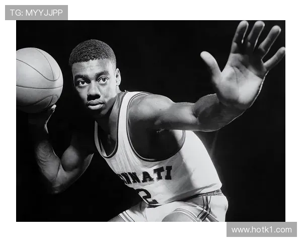 奥斯卡·罗伯特森持球单打效率提升显著带动球队核心表现