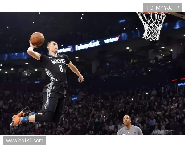 伯德无球撕扯防线提升效率，库里挡拆拉开空间