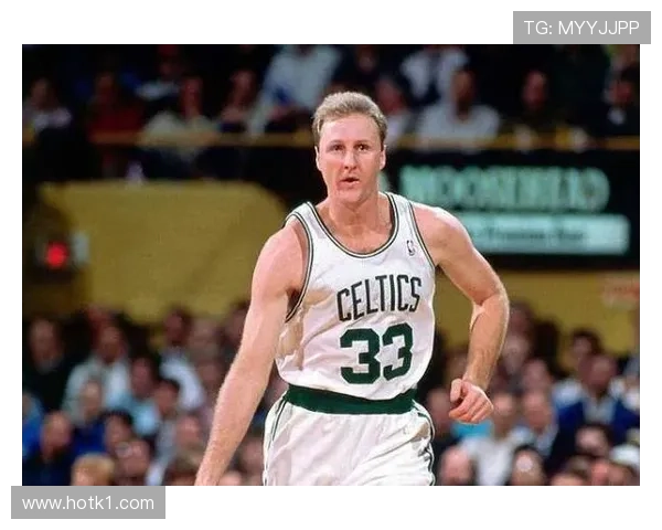 拉里·伯德精准传球拉开进攻空间，助力球队多点开花